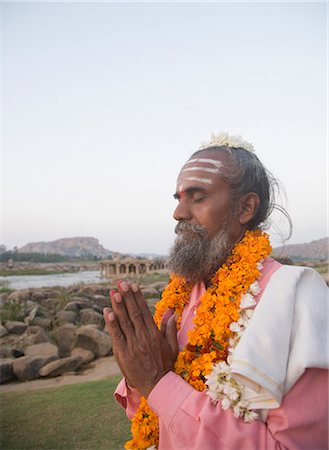 simsearch:630-01080507,k - Sadhu standing in a prayer position, Hampi, Karnataka, India Foto de stock - Con derechos protegidos, Código: 857-03192769