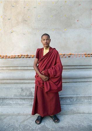 standing buddhist monk - Monk standing in front of a temple, Mahabodhi Temple, Bodhgaya, Gaya, Bihar, India Stock Photo - Rights-Managed, Code: 857-03192932