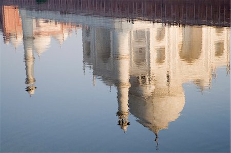 Réflexion d'un mausolée dans une rivière, Taj Mahal, la rivière Yamuna, Agra, Uttar Pradesh, Inde Photographie de stock - Rights-Managed, Code: 857-03193026