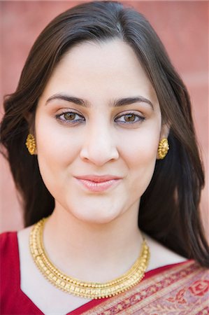 photosindia - Porträt einer Frau grinsend Stockbilder - Lizenzpflichtiges, Bildnummer: 857-03193075