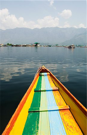 simsearch:857-03553743,k - Colorful boat in a lake, Dal Lake, Srinagar, Jammu And Kashmir, India Stock Photo - Rights-Managed, Code: 857-03193118