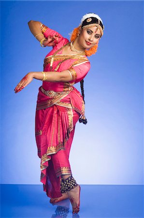 sari full shot for women - Woman performing Bharatnatyam the classical dance of India Stock Photo - Rights-Managed, Code: 857-03554015