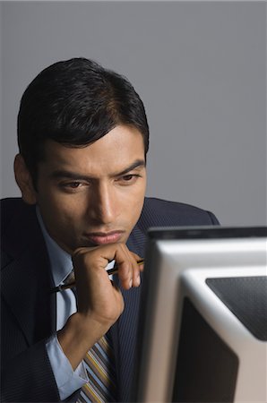 Homme d'affaires travaillant sur un PC de bureau Photographie de stock - Rights-Managed, Code: 857-03554051