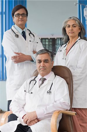 photosindia - Portrait of doctors in a hospital, Gurgaon, Haryana, India Foto de stock - Direito Controlado, Número: 857-03554128