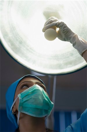 safety gloves - Female surgeon adjusting a surgical lamp, Gurgaon, Haryana, India Stock Photo - Rights-Managed, Code: 857-03554239