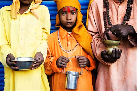 santo (hombre y mujer) - Close-up of saints holding kamandals, Pushkar, Ajmer, Rajasthan, India Foto de stock - Con derechos protegidos, Código: 857-03553519