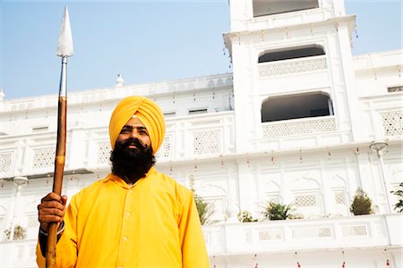 Garde tenant une lance en face d'un temple, Temple d'or, Amritsar, Punjab, Inde Photographie de stock - Rights-Managed, Code: 857-03553646