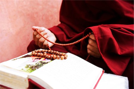 devotee - Monk holding prayer beads, Bodhgaya, Gaya, Bihar, India Stock Photo - Rights-Managed, Code: 857-03553650