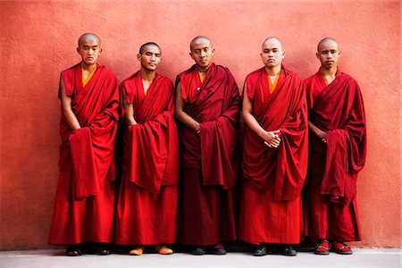 picture of monk - Cinq moines debout ensemble, Bodhgaya, Gaya, Bihar, Inde Photographie de stock - Rights-Managed, Code: 857-03553666