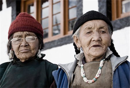 Close-up of two women, Leh, Ladakh, Jammu and Kashmir, India Foto de stock - Con derechos protegidos, Código: 857-03553694