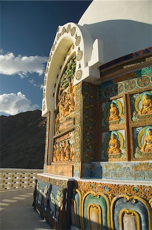 Sculptures sur le mur d'un stupa Shanti Stupa, Leh, Ladakh, Cachemire, Inde Photographie de stock - Rights-Managed, Code: 857-03553716