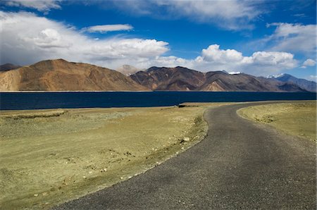 Road at the lakeside, Pangong Tso Lake, Ladakh, Jammu and Kashmir, India Foto de stock - Con derechos protegidos, Código: 857-03553756
