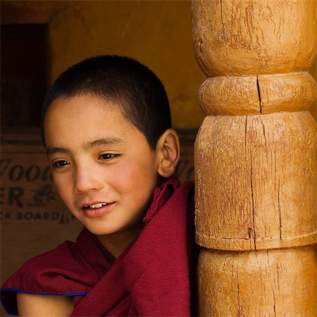 Moine enfant souriant dans un monastère, le monastère de Likir, Jammu and Kashmir, Ladakh, Inde Photographie de stock - Rights-Managed, Code: 857-03553760