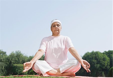 sitting yoga pose outside - Woman practicing yoga in a park, New Delhi, India Stock Photo - Rights-Managed, Code: 857-03553867