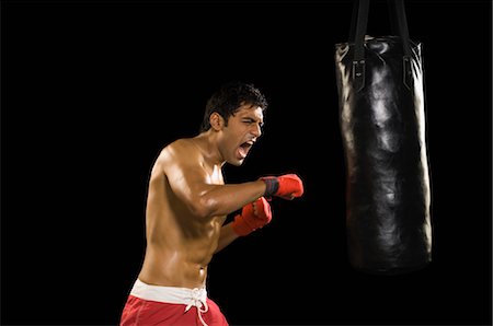 punching - Boxer mâle montrant l'agression au cours de la pratique Photographie de stock - Rights-Managed, Code: 857-03553919