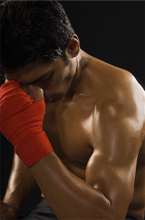 Close-up of a male boxer looking depressed Foto de stock - Con derechos protegidos, Código: 857-03553910