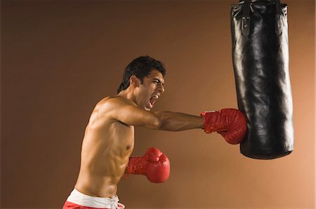 Männliche Boxer Aggression während des Trainings anzeigen Stockbilder - Lizenzpflichtiges, Bildnummer: 857-03553923