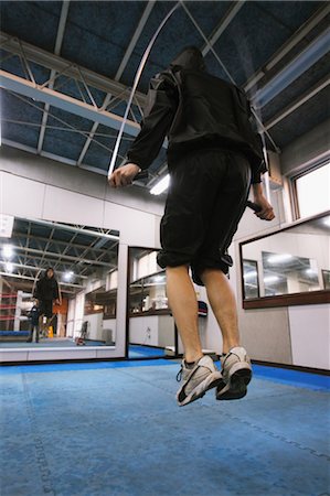 Boxer Jumping Rope in Gymnasium Foto de stock - Con derechos protegidos, Código: 858-05799247