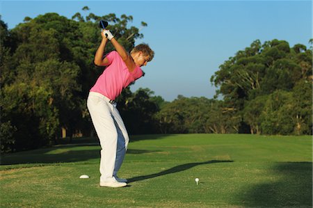 pelota de golf - Golfer Concentrating on Tee Foto de stock - Con derechos protegidos, Código: 858-05799329