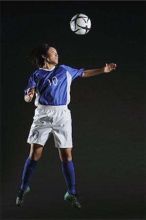 futbolista (mujer) - Joueuse de Football jouant Photographie de stock - Rights-Managed, Code: 858-06118958