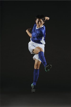 futbolista (mujer) - Sportive de jeune japonaise qui pose en vol Photographie de stock - Rights-Managed, Code: 858-06118967