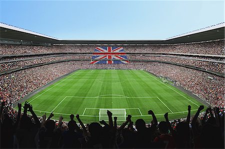 football field - Spectateurs dans les tribunes, drapeau britannique Photographie de stock - Rights-Managed, Code: 858-06159411