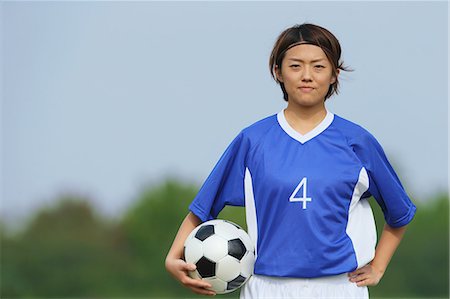 simsearch:858-06617747,k - Woman Playing Soccer Foto de stock - Con derechos protegidos, Código: 858-06617728