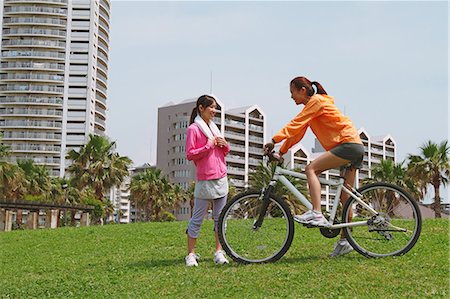 Friends Talking In A Park Stock Photo - Rights-Managed, Code: 858-06756067