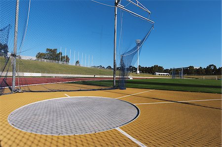 Athletic Field Throwing Cage Photographie de stock - Rights-Managed, Code: 858-06756258