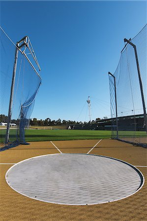 simsearch:858-06756236,k - Athletic Field Throwing Cage Photographie de stock - Rights-Managed, Code: 858-06756263