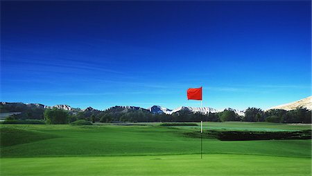 Golf Flag On Green With Blue Sky Photographie de stock - Rights-Managed, Code: 858-06756390