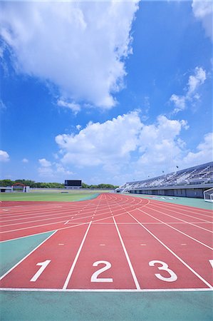 Running track at athletics stadium Stockbilder - Lizenzpflichtiges, Bildnummer: 858-07992294