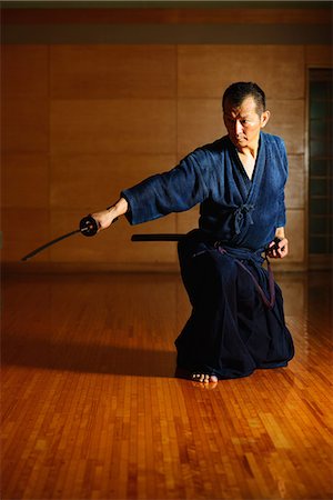 simsearch:622-08657816,k - Japanese sword master performing his craft Stockbilder - Lizenzpflichtiges, Bildnummer: 858-08421557