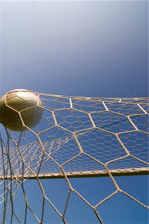 simsearch:858-03052829,k - Soccer Ball Flying Into Goal Fotografie stock - Rights-Managed, Codice: 858-03046480