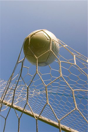 simsearch:858-03052829,k - Soccer Ball Flying Into Goal Fotografie stock - Rights-Managed, Codice: 858-03046482