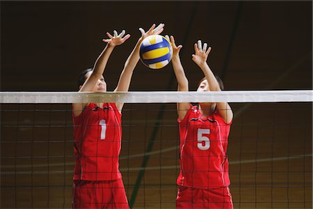 simsearch:858-03046840,k - Joueurs de volley-ball au Moment Intense Photographie de stock - Rights-Managed, Code: 858-03046891