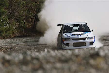 pollution - Rally car and clouds of dust Foto de stock - Con derechos protegidos, Código: 858-03047021