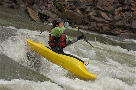 simsearch:622-01572221,k - Kajakfahrer, die Verhandlungen über den Fluss Stockbilder - Lizenzpflichtiges, Bildnummer: 858-03047502