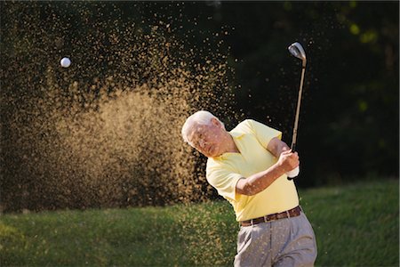 freizeitsport - Mann in Golfplatz Golf zu spielen. Stockbilder - Lizenzpflichtiges, Bildnummer: 858-03049314