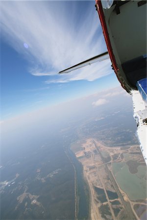Fenêtre cabine de l'avion avec une vue sur le ciel bleu Photographie de stock - Rights-Managed, Code: 858-03049384