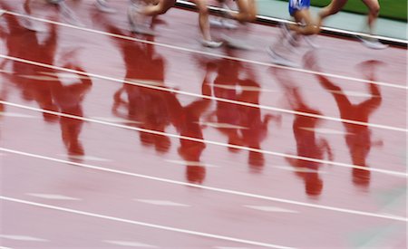 simsearch:622-01956194,k - Blurred image of runners on wet track Foto de stock - Con derechos protegidos, Código: 858-03049567