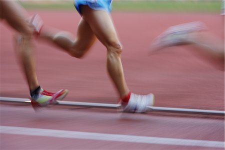 simsearch:622-01956194,k - Blurred image of runners on track Foto de stock - Con derechos protegidos, Código: 858-03049594