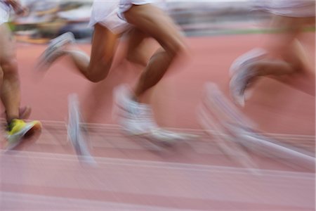 simsearch:622-01956194,k - Blurred image of runners on track Foto de stock - Con derechos protegidos, Código: 858-03049596