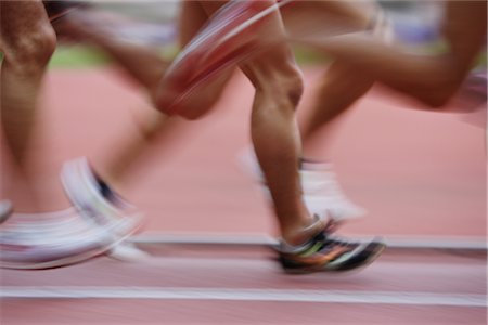 simsearch:622-01956194,k - Blurred image of runners on track Foto de stock - Con derechos protegidos, Código: 858-03049591