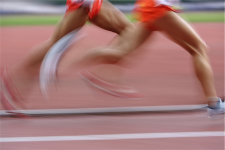simsearch:622-01956194,k - Blurred image of runners on track Foto de stock - Con derechos protegidos, Código: 858-03049593