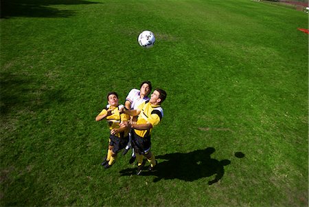 simsearch:858-03050991,k - Soccer Players Heading the Ball Foto de stock - Direito Controlado, Número: 858-03050955