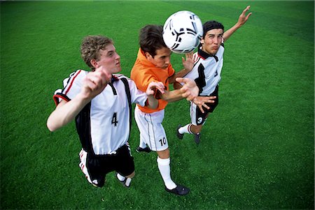 simsearch:858-03050991,k - Soccer Players Heading the Ball Foto de stock - Direito Controlado, Número: 858-03050952