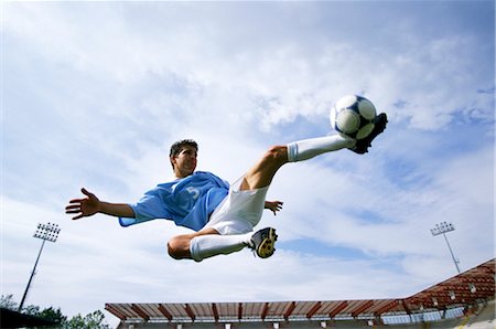 simsearch:858-03051086,k - Bicycle Kick Fotografie stock - Rights-Managed, Codice: 858-03051110