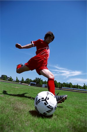 simsearch:858-03051086,k - Kicking the Soccer Ball Fotografie stock - Rights-Managed, Codice: 858-03051191