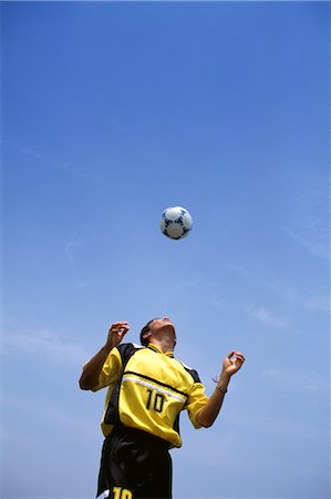 simsearch:858-03052307,k - Heading the Ball Fotografie stock - Rights-Managed, Codice: 858-03051220
